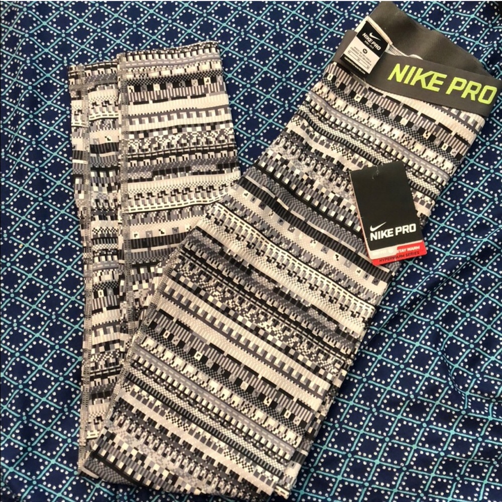 NWT Nike Pro HyperWarm Leggings